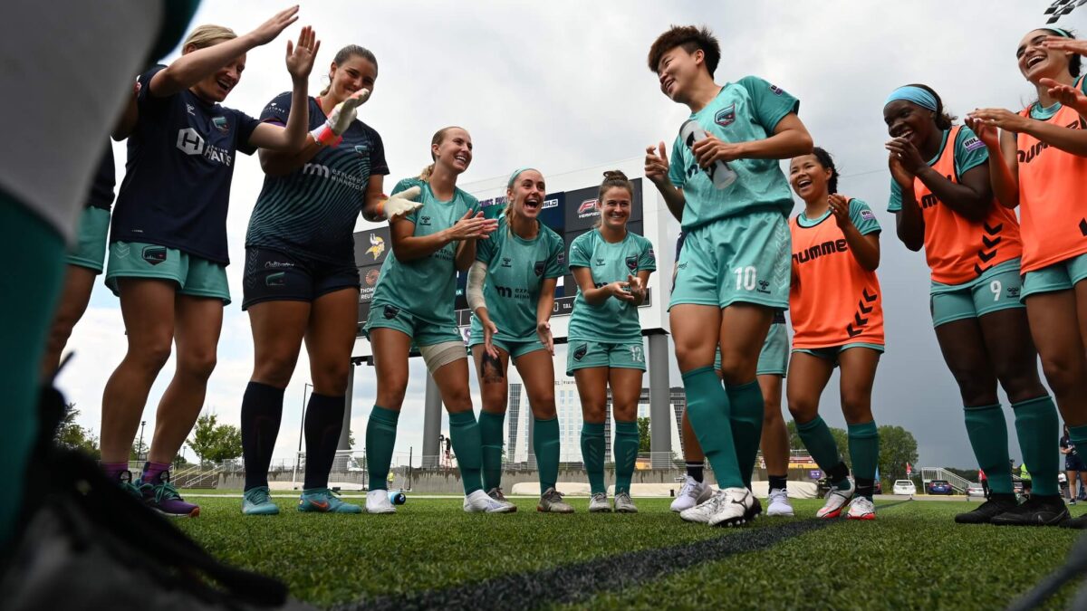 Semifinal: Aurora FC avanza a la final después de derrotar a McLean Soccer, 1-0