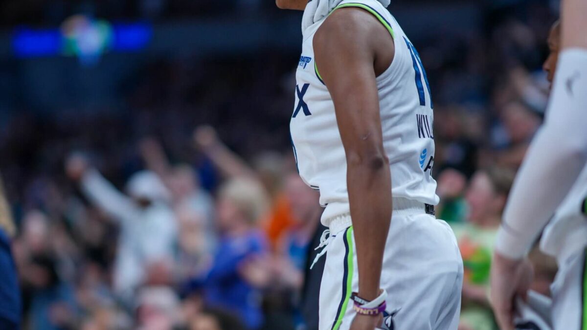 Collier anota 32 puntos y lidera a Minnesota Lynx a una contundente victoria 101-78 sobre Los Angeles Sparks.