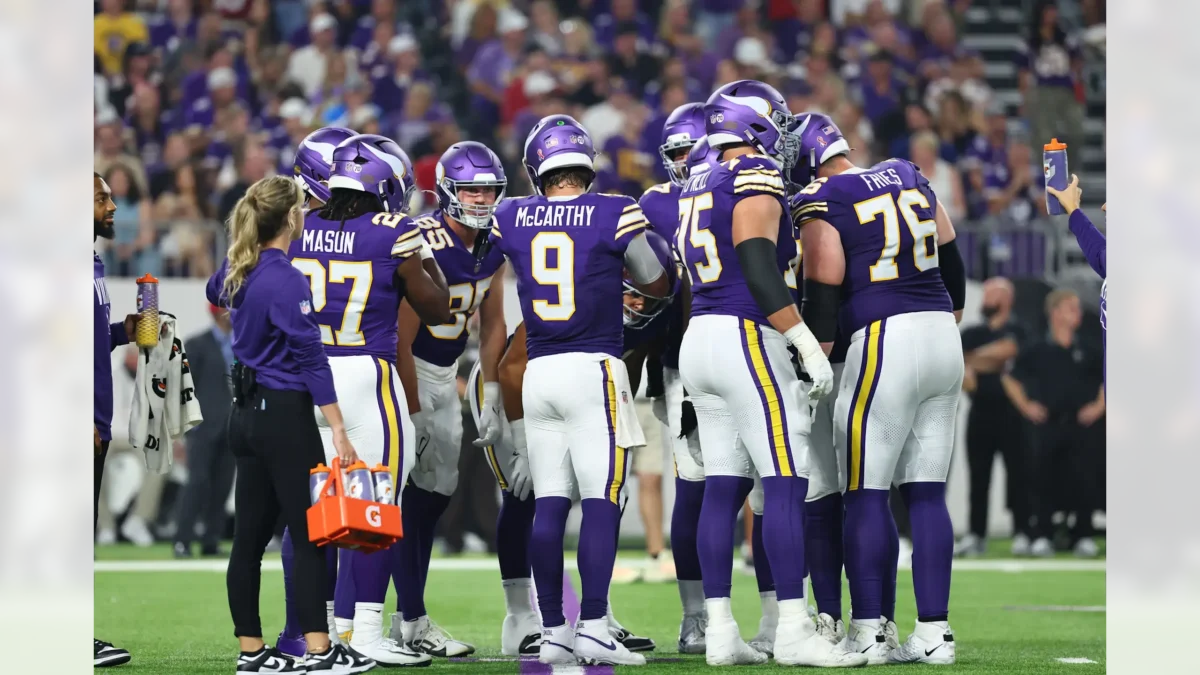 Los Falcons Dominan a los Vikings por 22-6 en el Juego Terrestre