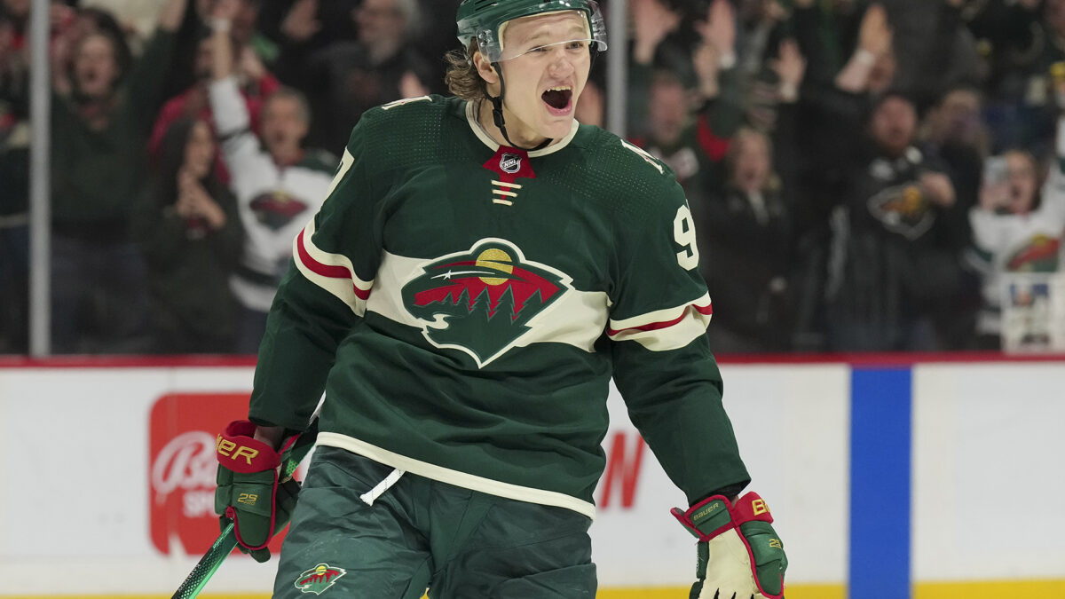 Wild Hace Historia: Kirill Kaprizov Firma Extensión de $136 Millones, Récord de la NHL