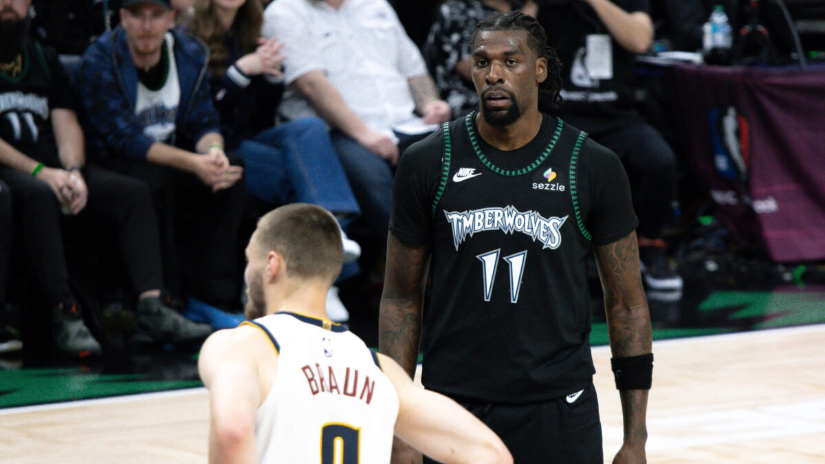 Nuggets Derrotan a los Timberwolves Diezmados 127-114 Detrás de los 43 Puntos de Murray y el Triple-Doble de Jokic