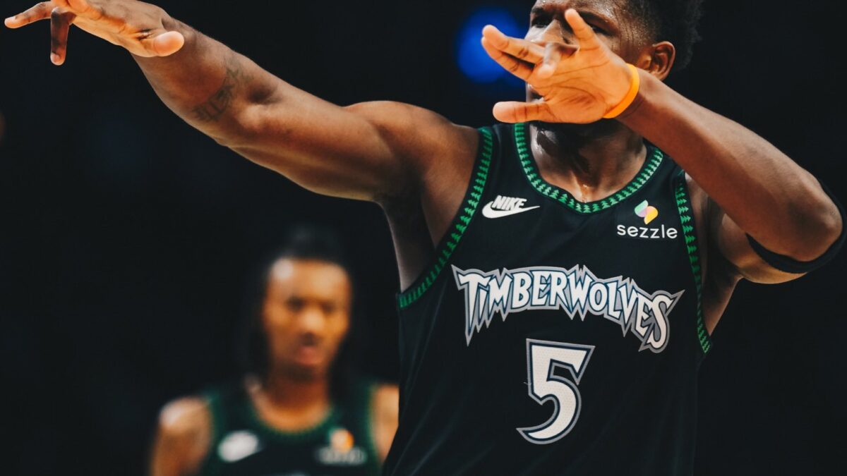 Edwards lideró a los Timberwolves con 38 puntos en una victoria de 115-104 sobre los Knicks, asegurando su primera victoria contra Karl-Anthony Towns.