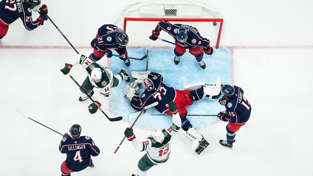Wild extendieron su racha de victorias a seis juegos el jueves por la noche, derrotando a los Columbus Blue Jackets 5-2. 