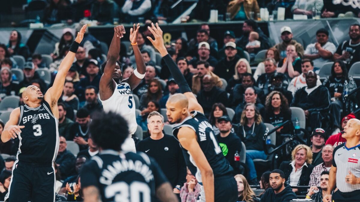 Spurs Superan el Esfuerzo de 55 Puntos de Edwards; Wembanyama Asegura la Victoria