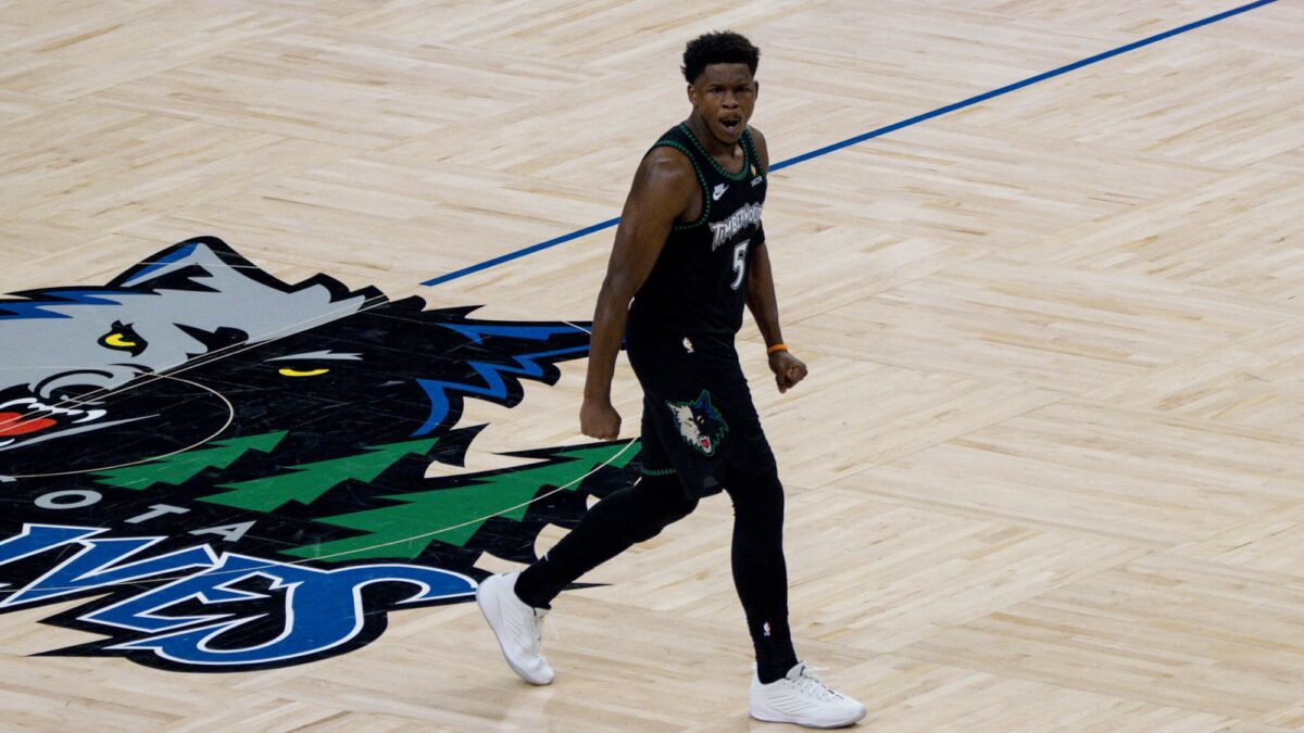 Los Wolves empatan la serie ante unos Spurs golpeados por la expulsión de Wemby
