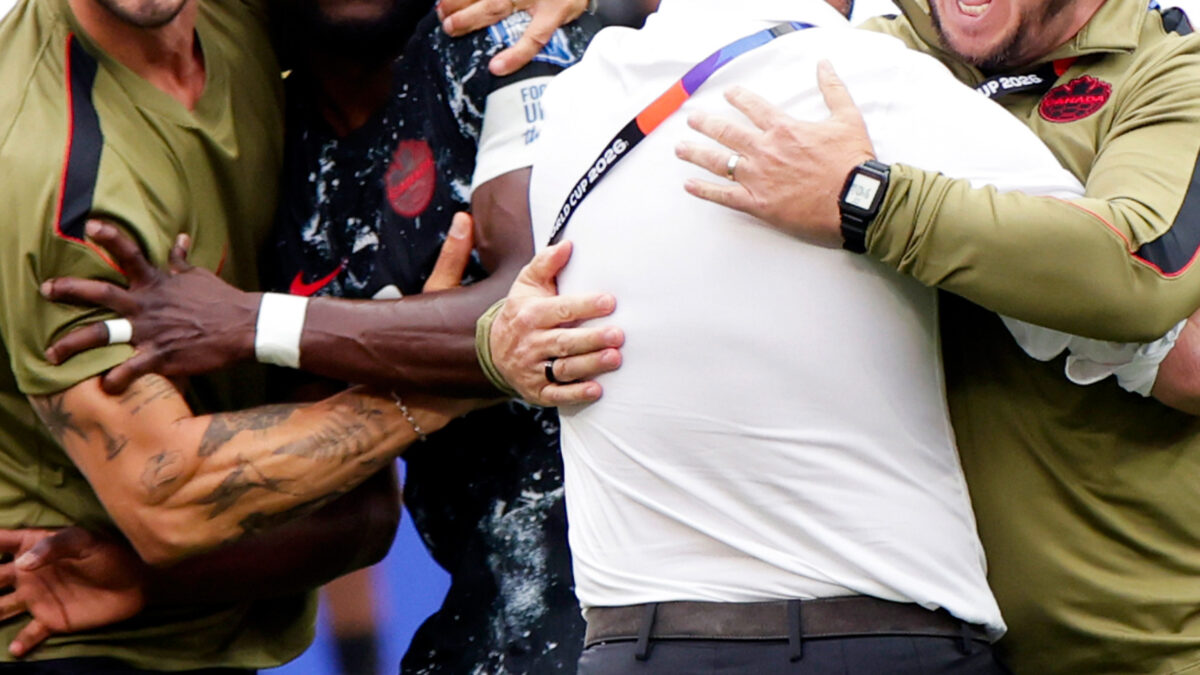 Canadá hace historia y elimina a Sudáfrica con un gol agónico