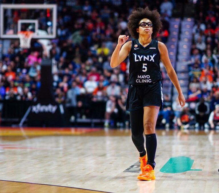 Minnesota Lynx vencen 101-89 a Connecticut Sun y se acercan al primer lugar de la WNBA