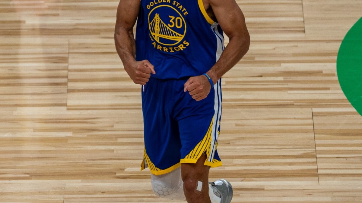 Timberwolves reaccionan tarde y caen ante los Warriors; Stephen Curry brilla con 44 puntos