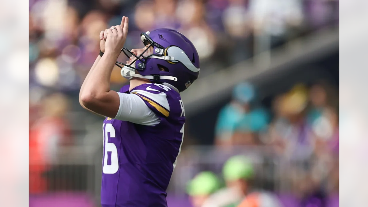Los Vikings siguen invictos tras vencer 15-10 a los Dolphins